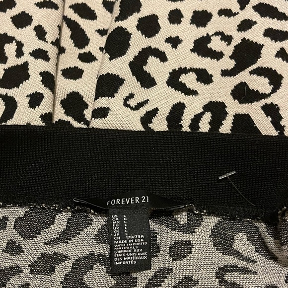 NEW Forever 21 Leopard Mini Sweater Knit Skirt - Picture 4 of 5